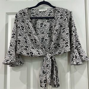 Audrey 3+1 Bell sleeve crop top